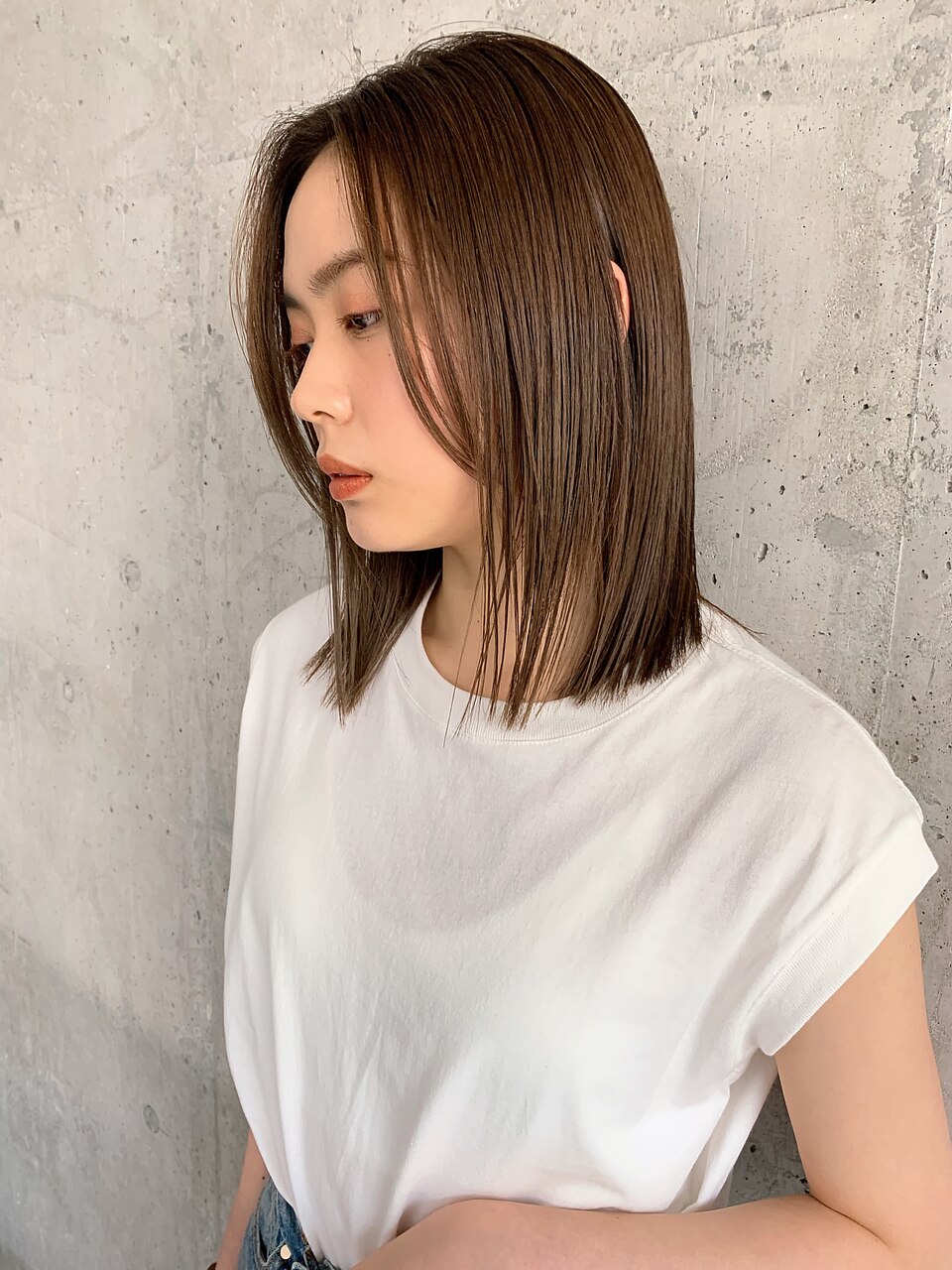 こなれミディ ストレート// イルミナくすみベージュ