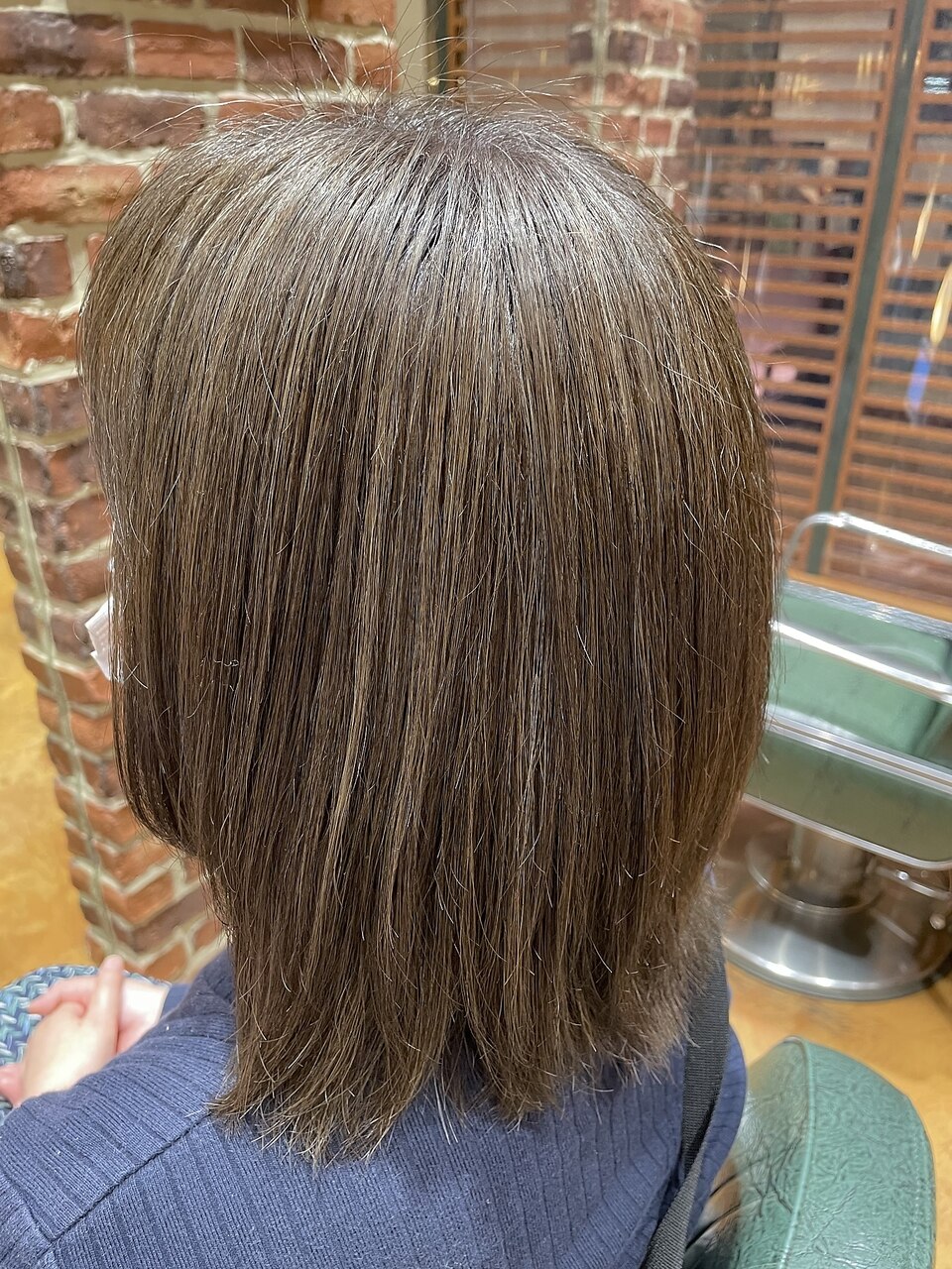 柔らかベージュ白髪ぼかしハイライト