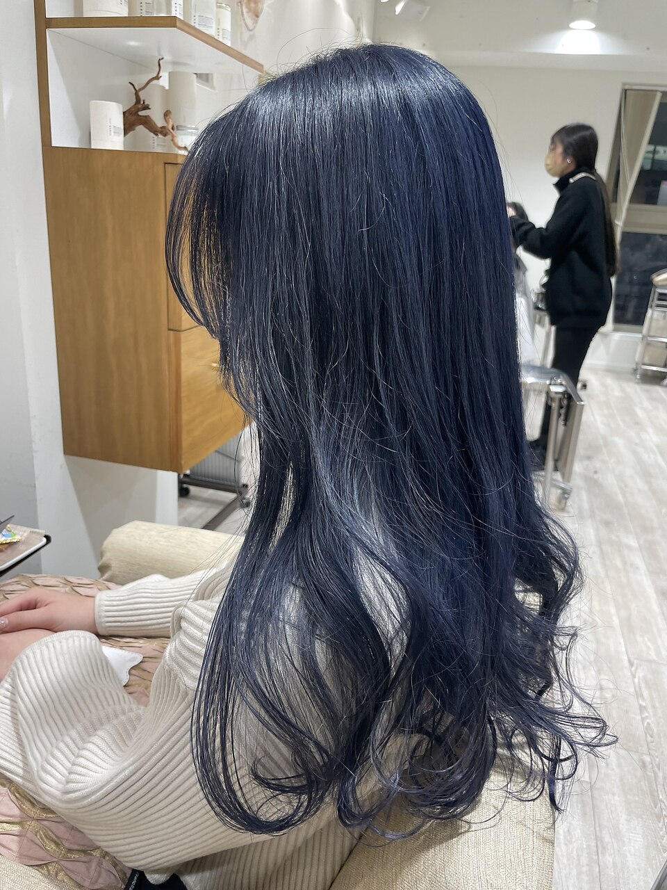 ブルーブラックってどんな髪色 色味の特徴とヘアカラーサンプル集 ホットペッパービューティーマガジン
