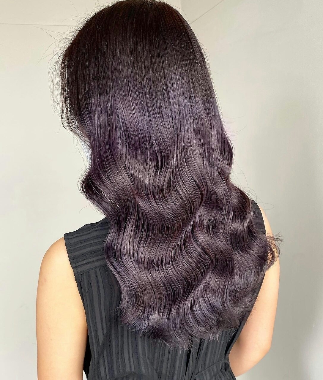 パープルブラウンはこんな色!似合う色味やブリーチの有無で見るカラー&スタイルサンプルのサムネイル画像