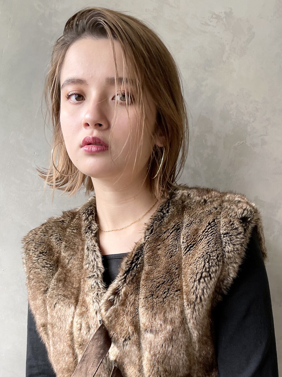 外ハネボブ_アースカラーくびれヘアツートンカラー_38993