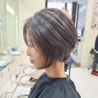 クセ毛をいかした、ふんわり前下がりショートボブ