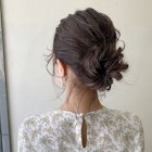 後れ毛が可愛い♪シニヨンアレンジ