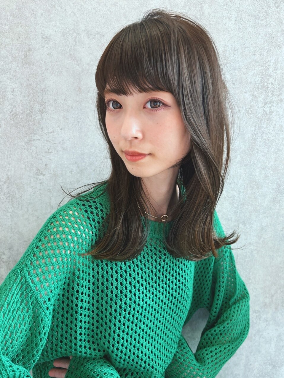 【前髪あり】くびれミディアムレイヤー