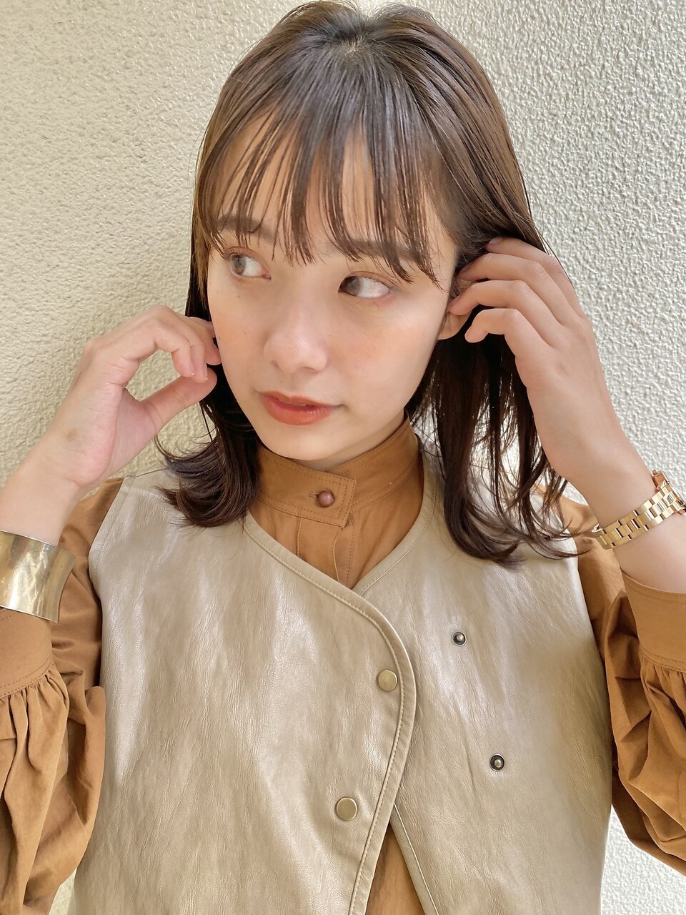 大人可愛いぱつっと鎖骨ミディアムヘア×透明感ベージュカラー♪