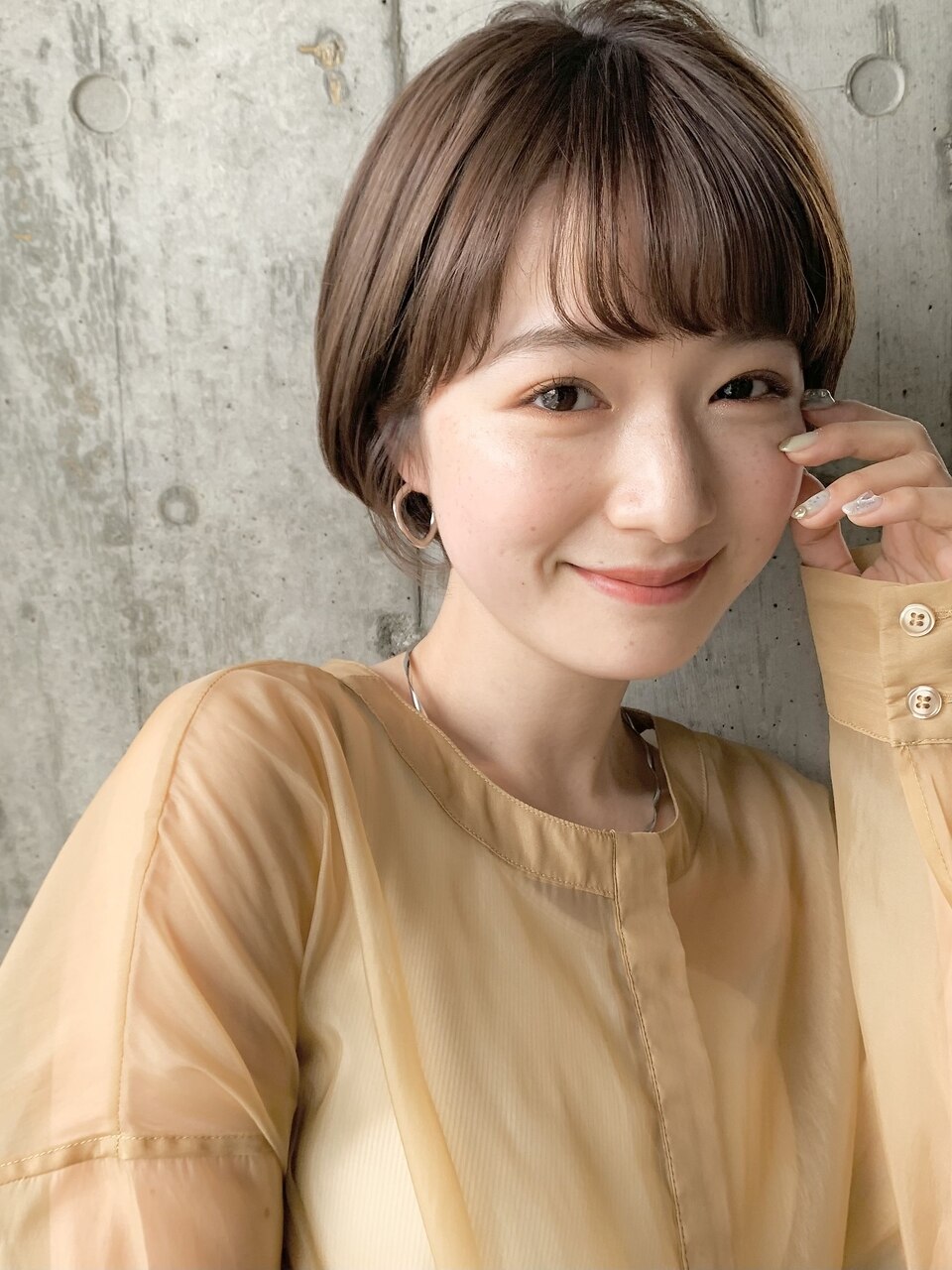 耳掛け丸みショート