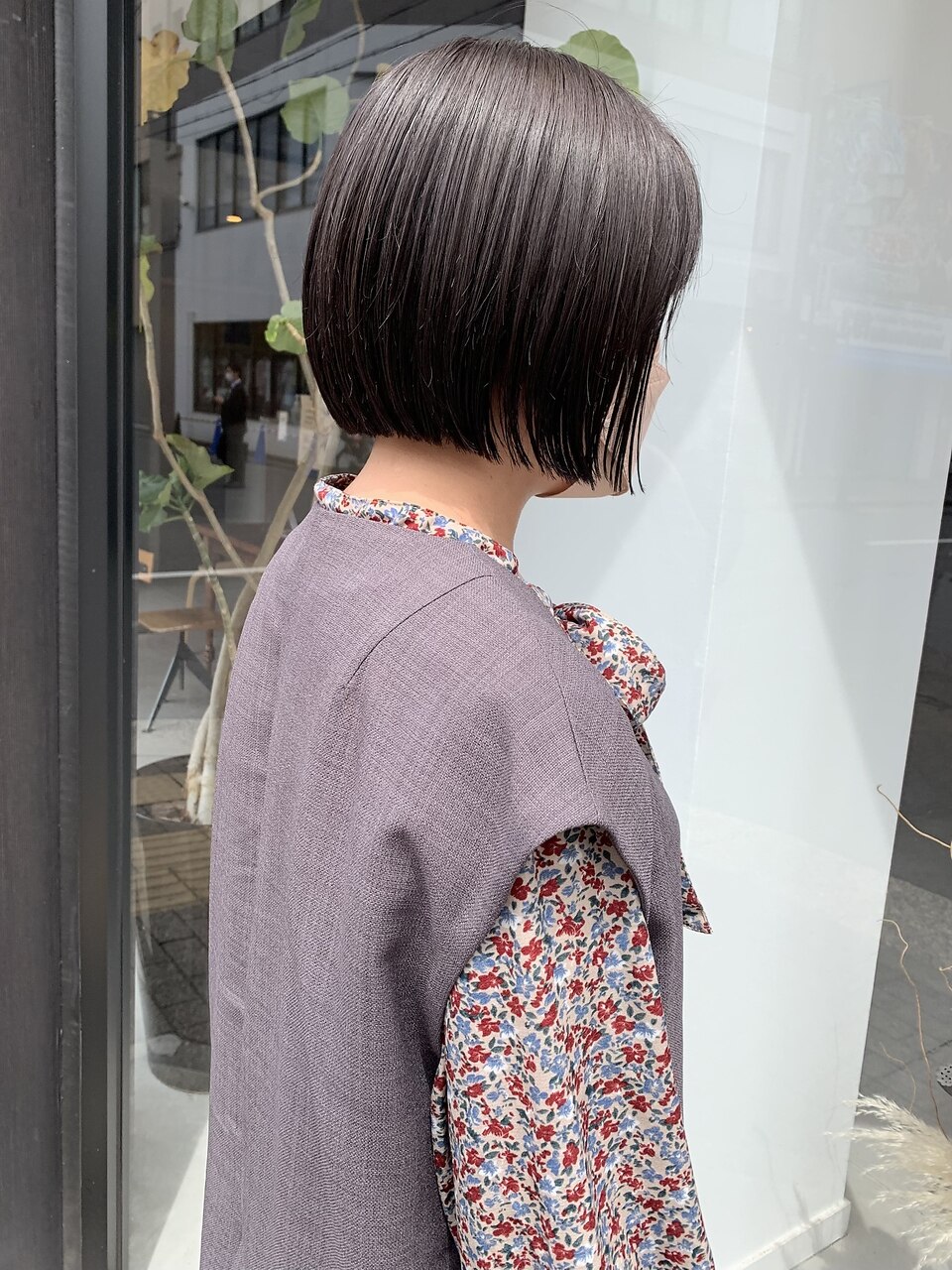 ラベンダーグレージュの透明感カラーボブ/落合