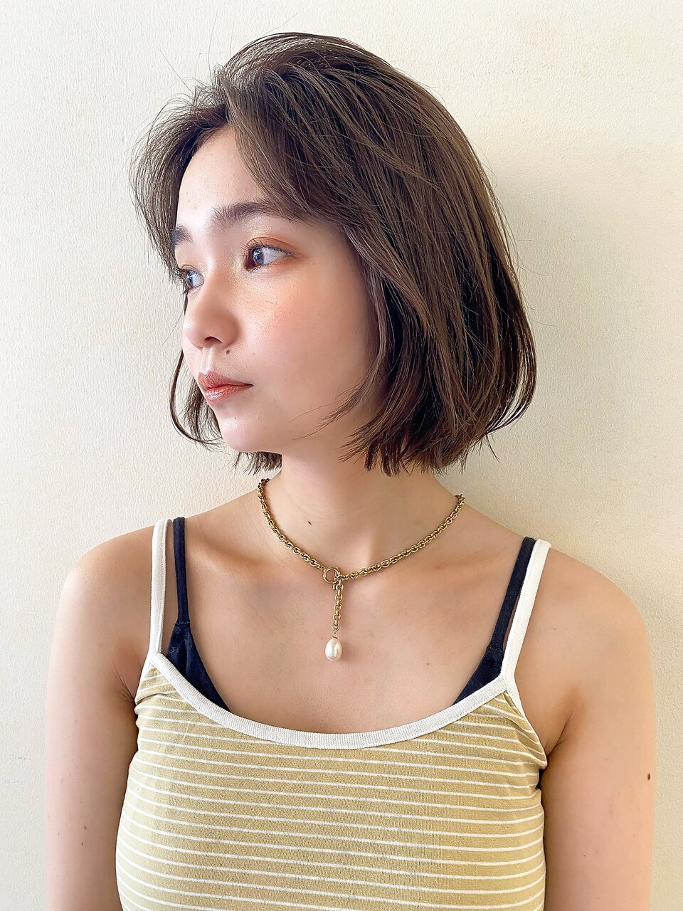 小顔レイヤーボブ　グレーベージュ　フレンチカジュアル