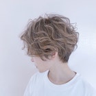 ホワイトグレージュ♪パーマ風ショート