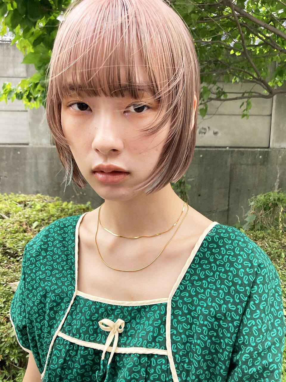 ピンクベージュ＿顔まわりレイヤー＿ミニボブ