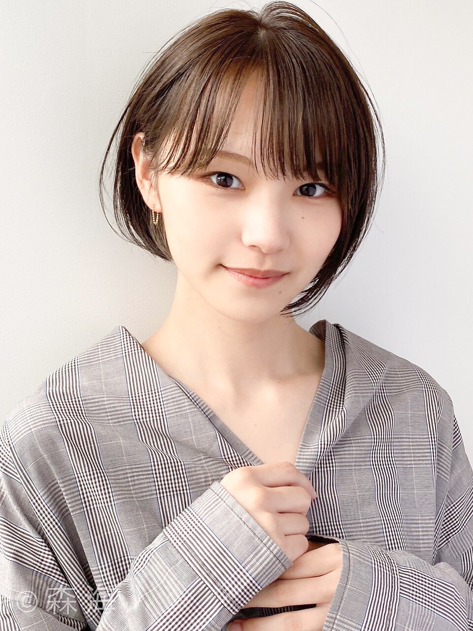 大人可愛い20代30代40代小顔ワンサイドショートボブ丸み前下がり