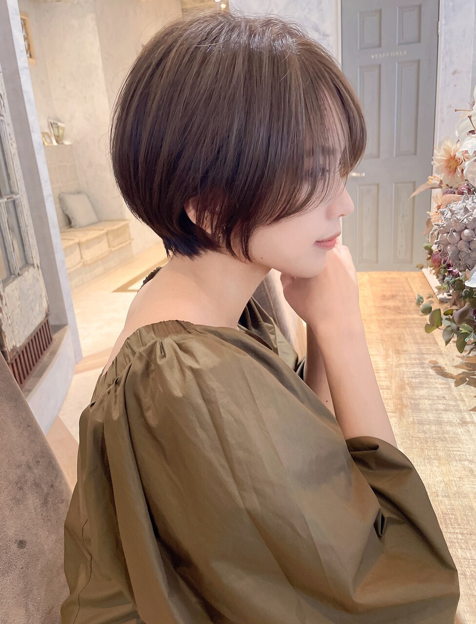 丸みショート×オリーブベージュ