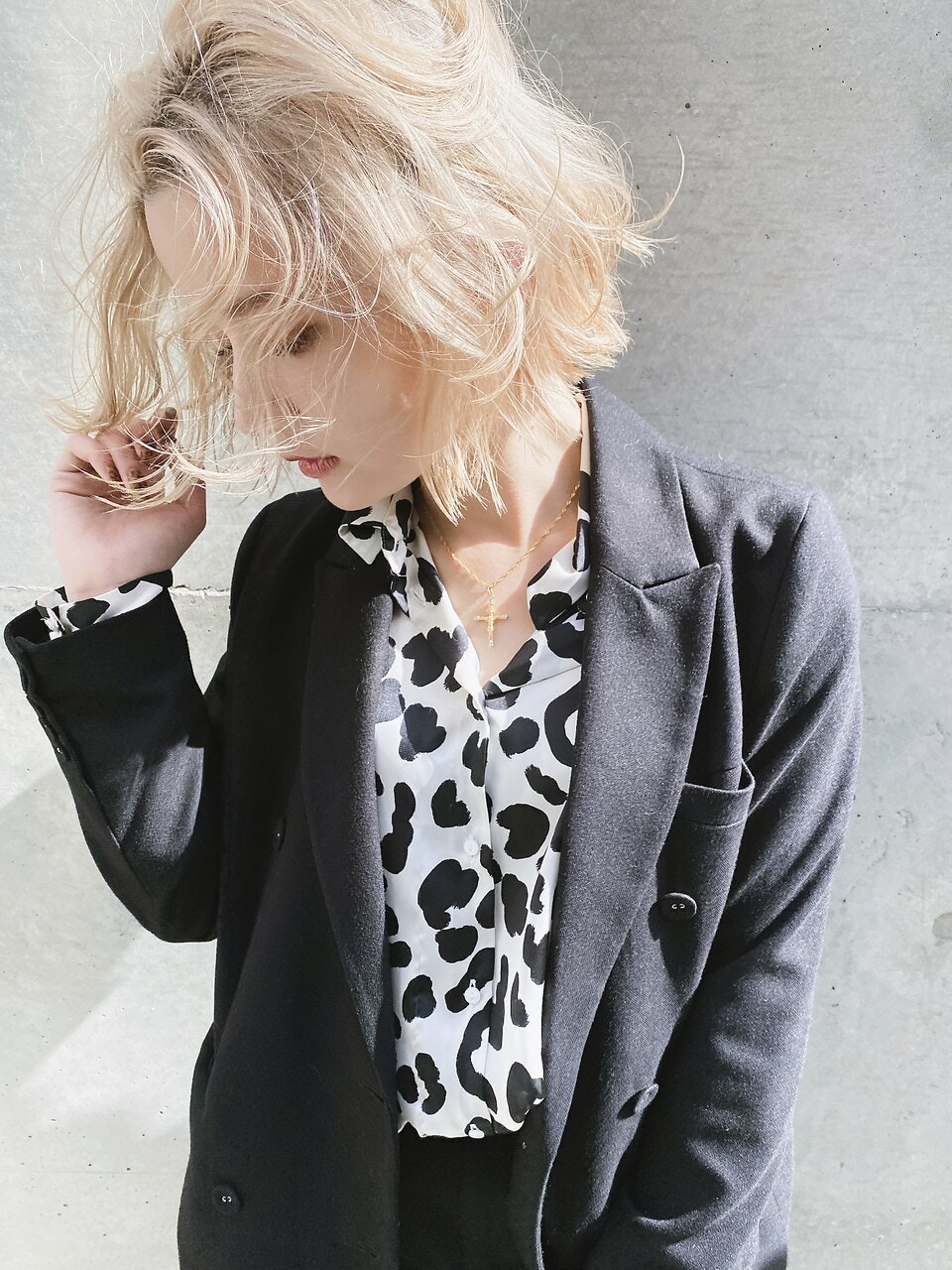 髪色をホワイトカラーにしたい!カラー前に知りたいQ&Aとカラーサンプル集のサムネイル画像