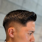 スキンフェードグラデーション七三パート刈り上げメンズカットT