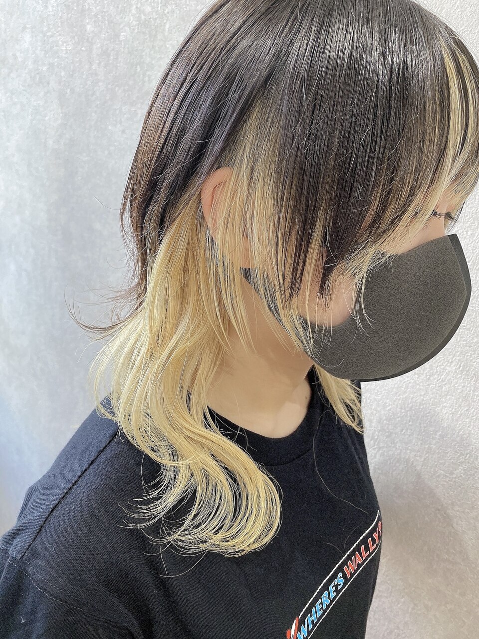 抜きっぱなしブロンドインナーカラーミディアムウルフ