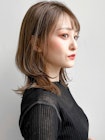 美髪くびれヘア大人可愛いホワイトグレージュこなれミディ