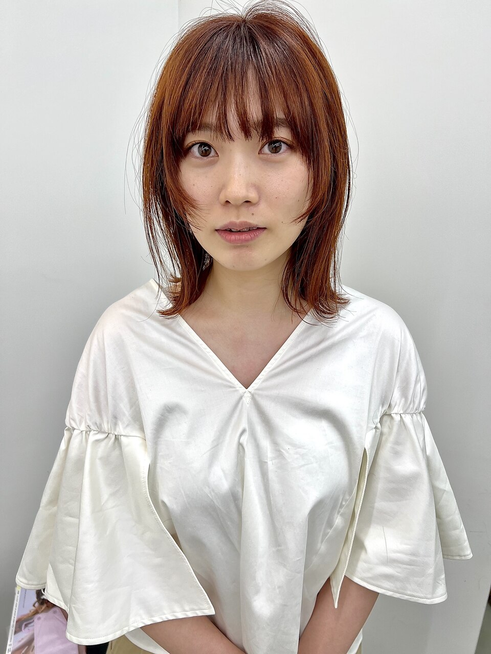 オレンジカラーと顔まわりのデザインカット