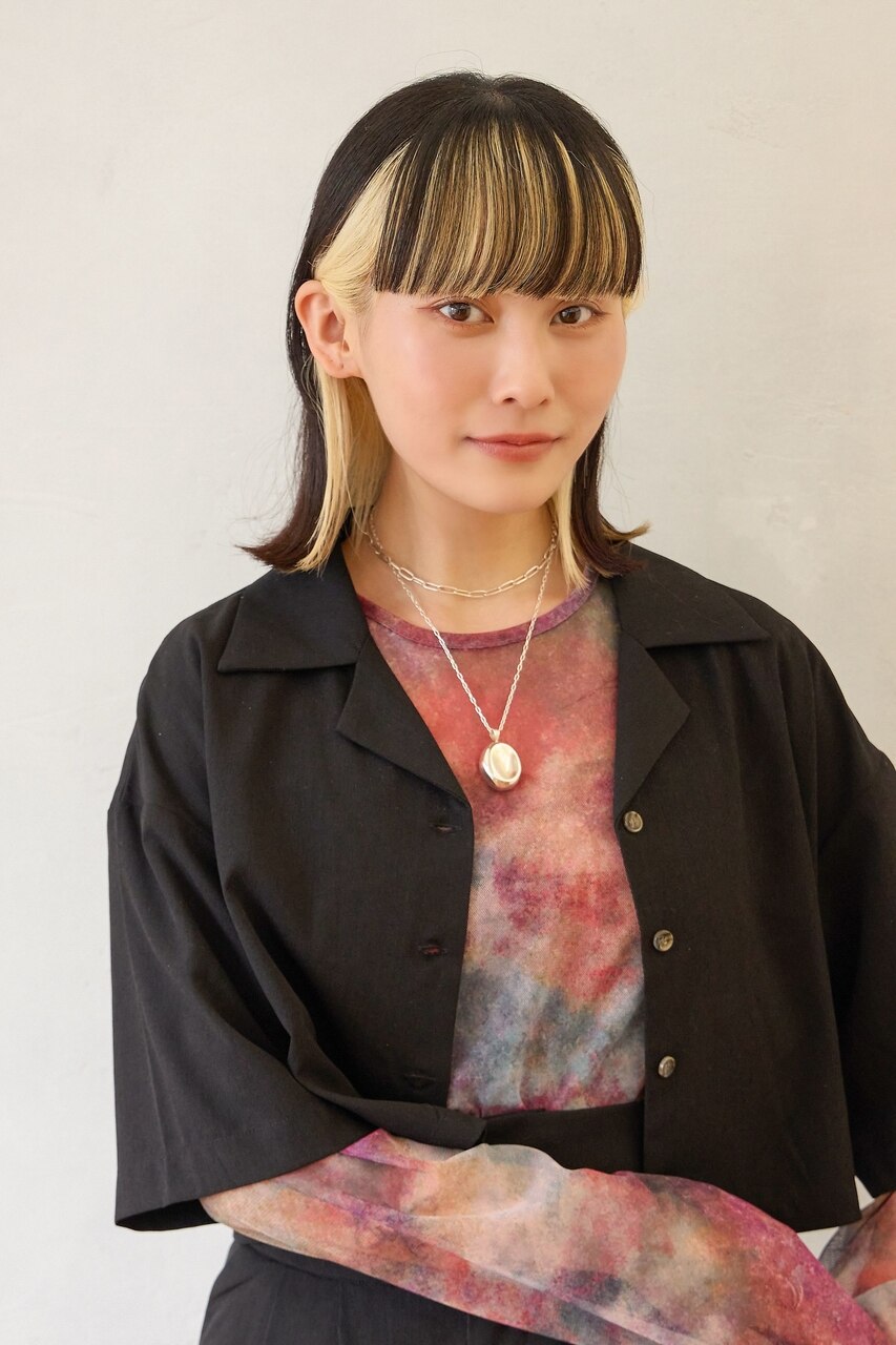 前髪重めのインナーカラースタイル