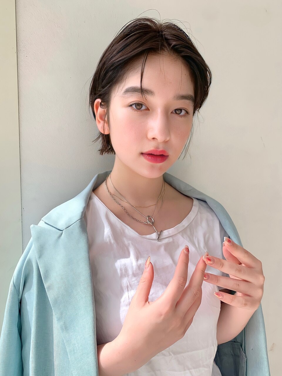 かきあげ前髪の作り方をイラストで解説!アレンジ術と長さ別アレンジサンプル付きのサムネイル画像