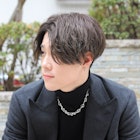 センターパートゆるふわツイストスパイラルツーブロック刈り上げ