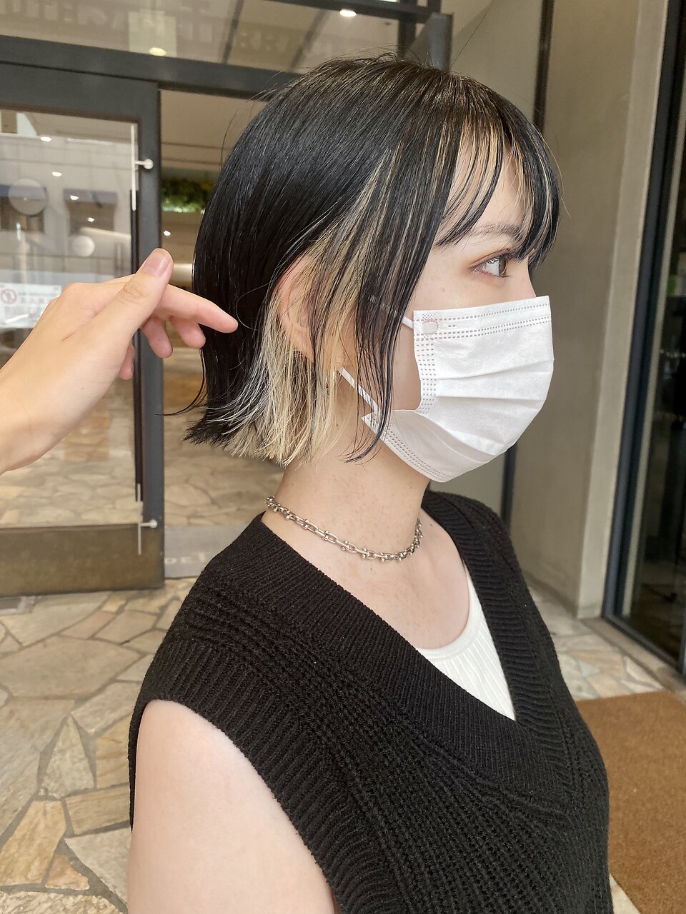 黒髪切りっぱなしボブにインナーカラー