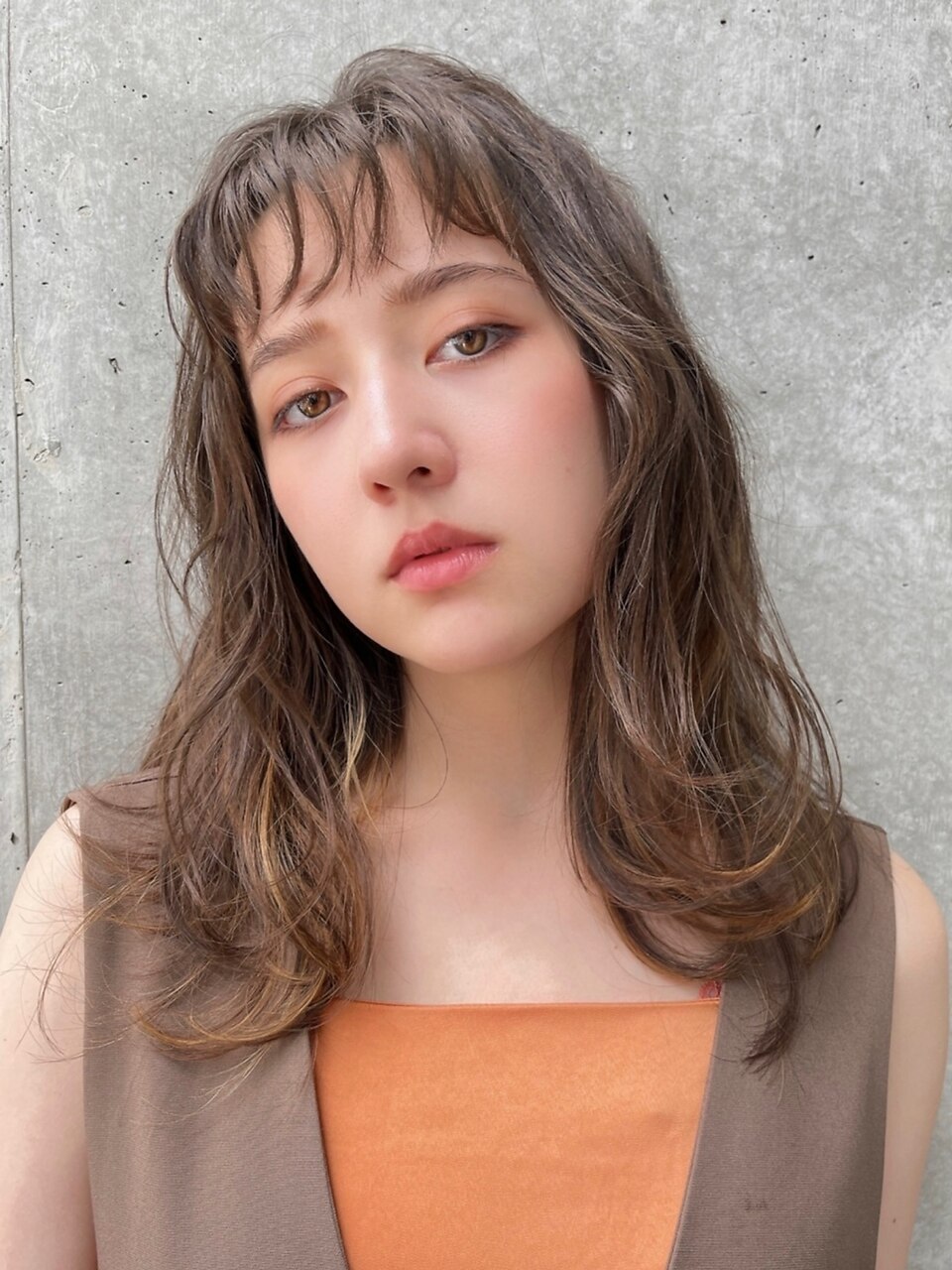 オン眉シースルーで抜け感可愛い波巻ミディ