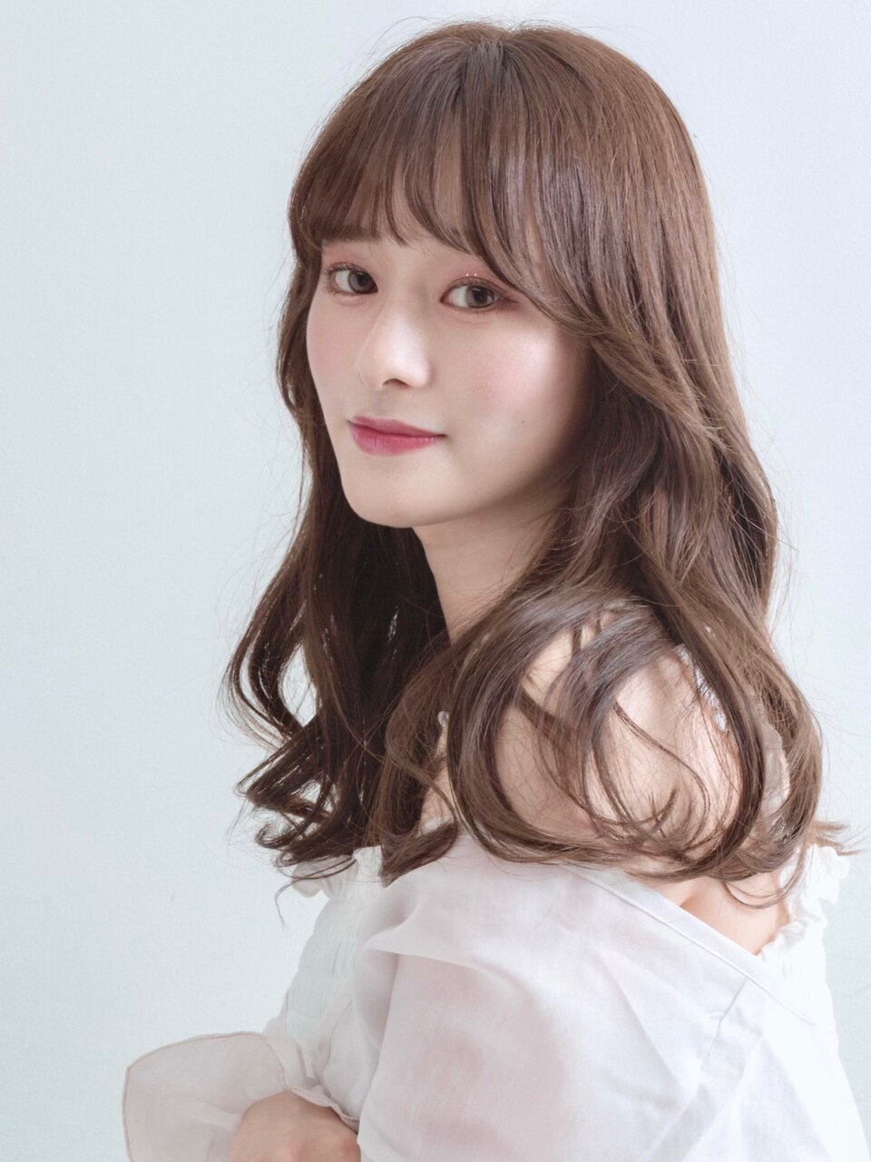 ゆるカールでつくる柔らか透明感ヘア