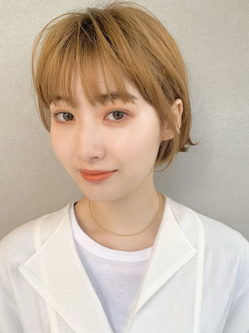 ニュアンスで遊ばせるルーズな耳掛けショートボブヘア☆