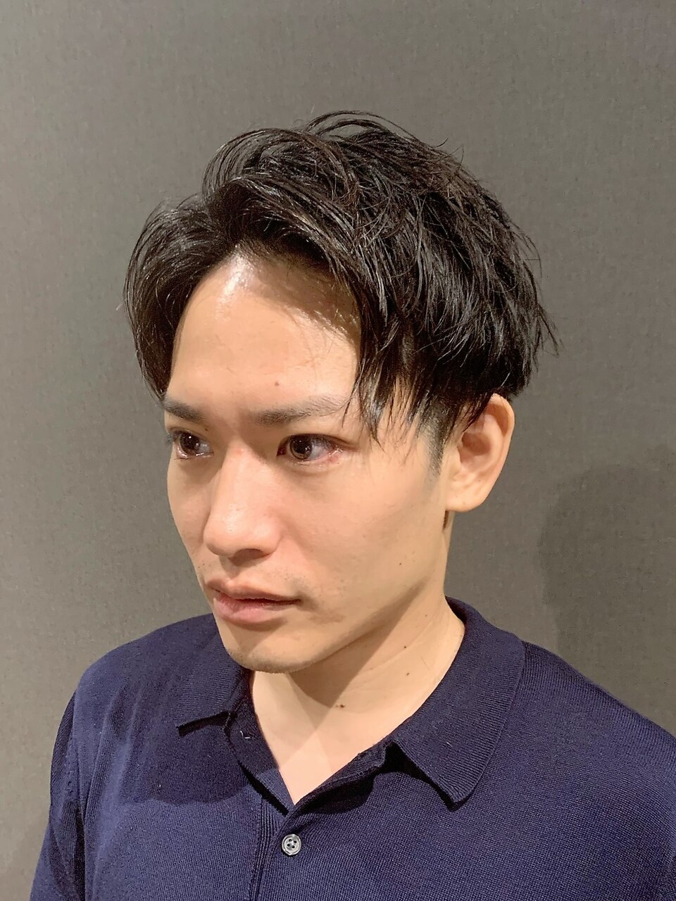 ビジネスナチュラルショート ツーブロ かき上げセンターパート