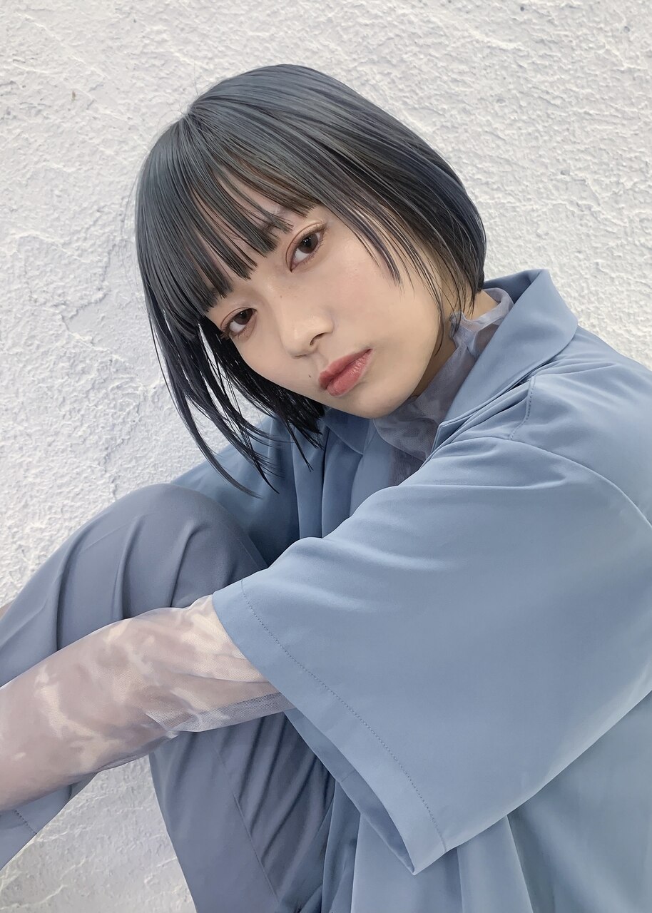 stylist イケダ>> ブルーグレー×顔まわりレイヤーボブ