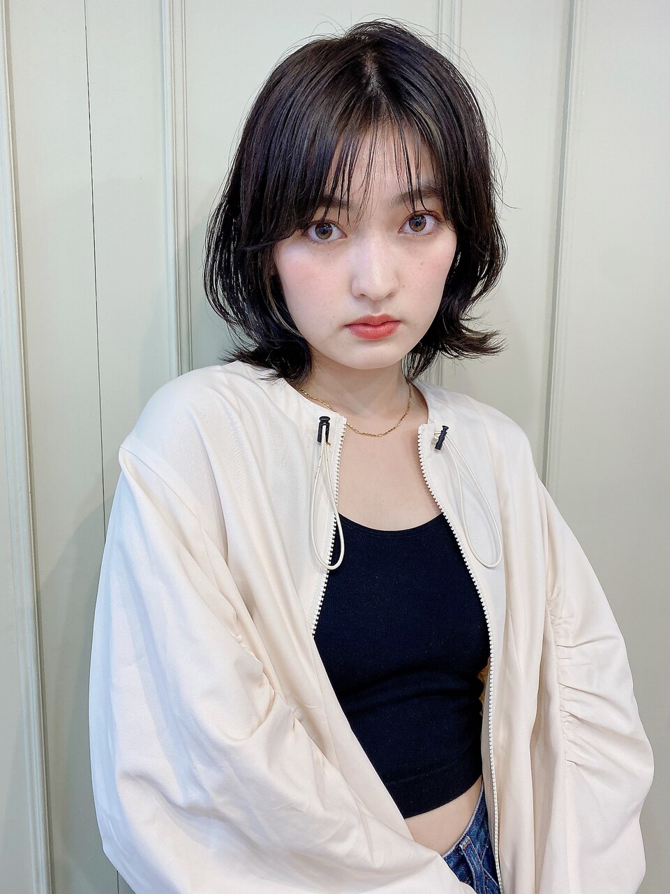 ペールベージュ大人くびれボブ外ハネ
