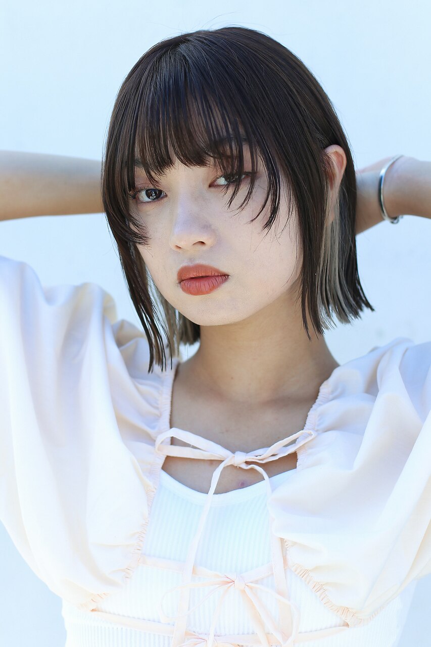 顔まわりがあるボブにインナーカラー