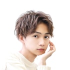 短めセンターパート 刈り上げ ツーブロック