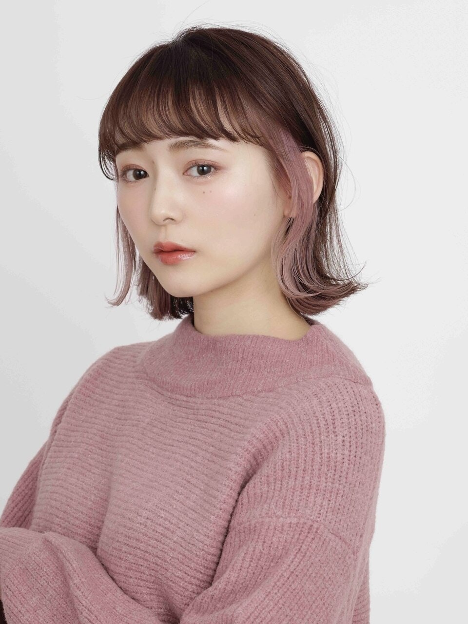 ツートンカラーで髪色を楽しもう。特徴とデザインバリエーションを紹介のサムネイル画像