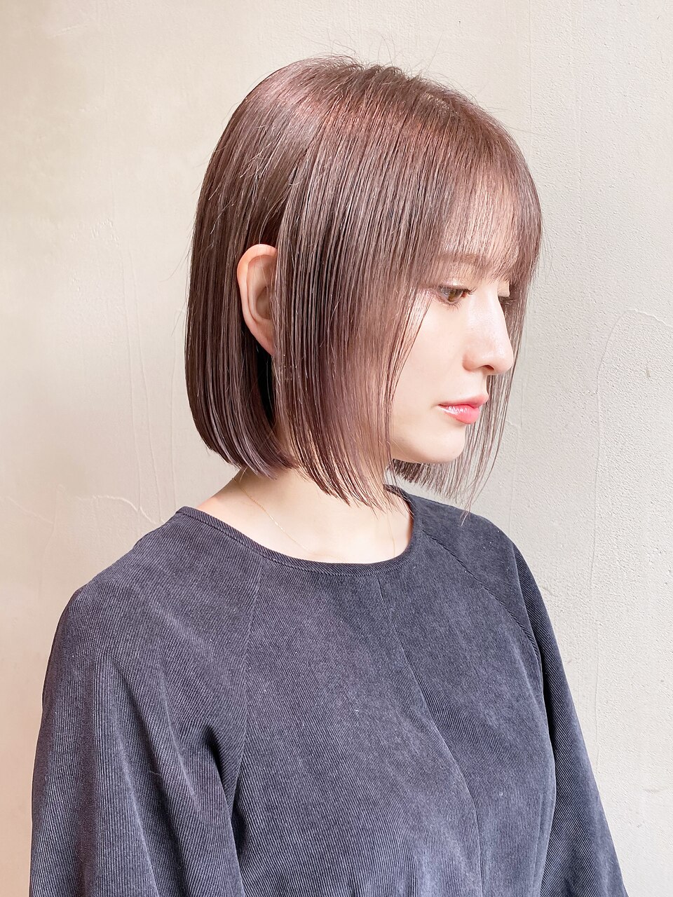 ストレートスタイル_グレージュカラーボブウルフ_68949