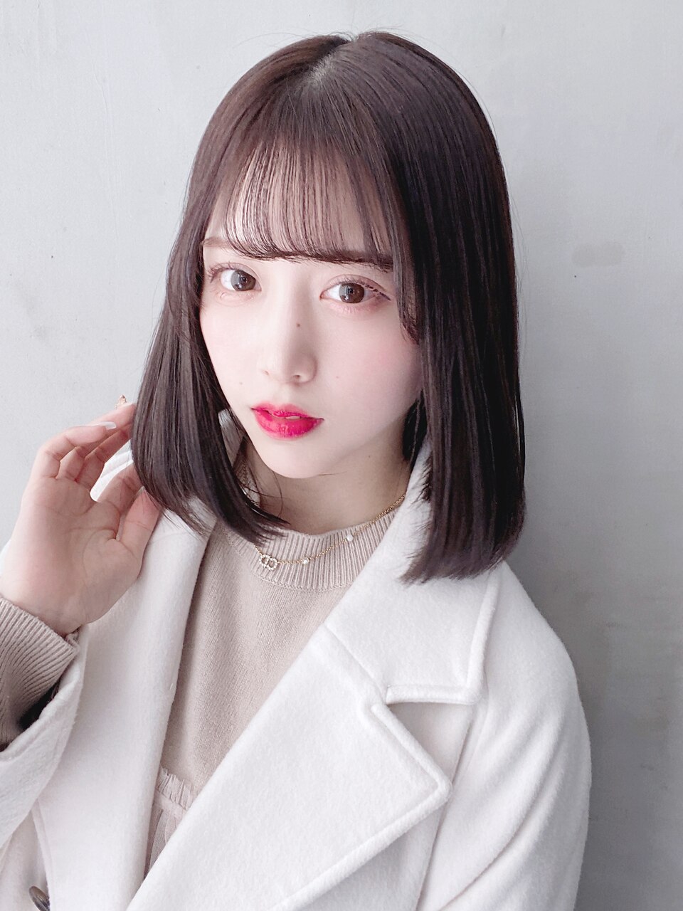 甘可愛い艶ボブ_グレージュカラーボブウルフ_38969