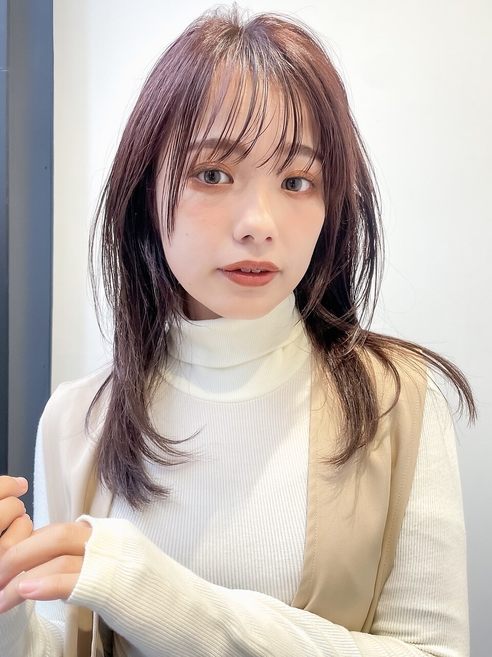 ストレートでも決まるこだわりの顔まわりカット