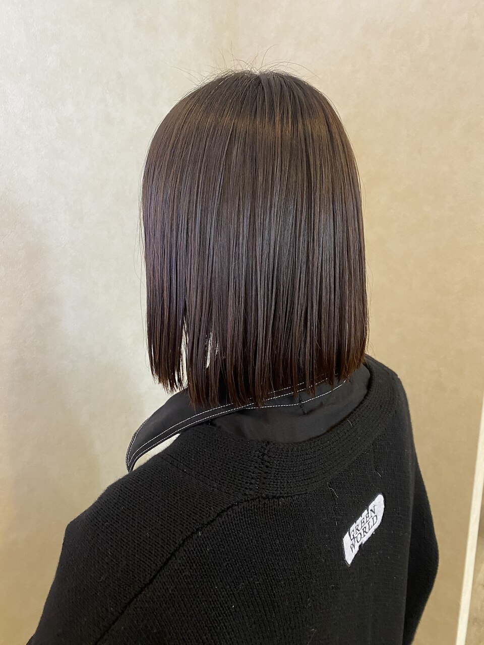 中性ストレート×ぱつっとボブ