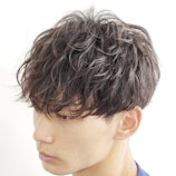 ツイストスパイラルパーマ前下がりマッシュ刈り上げツーブロック