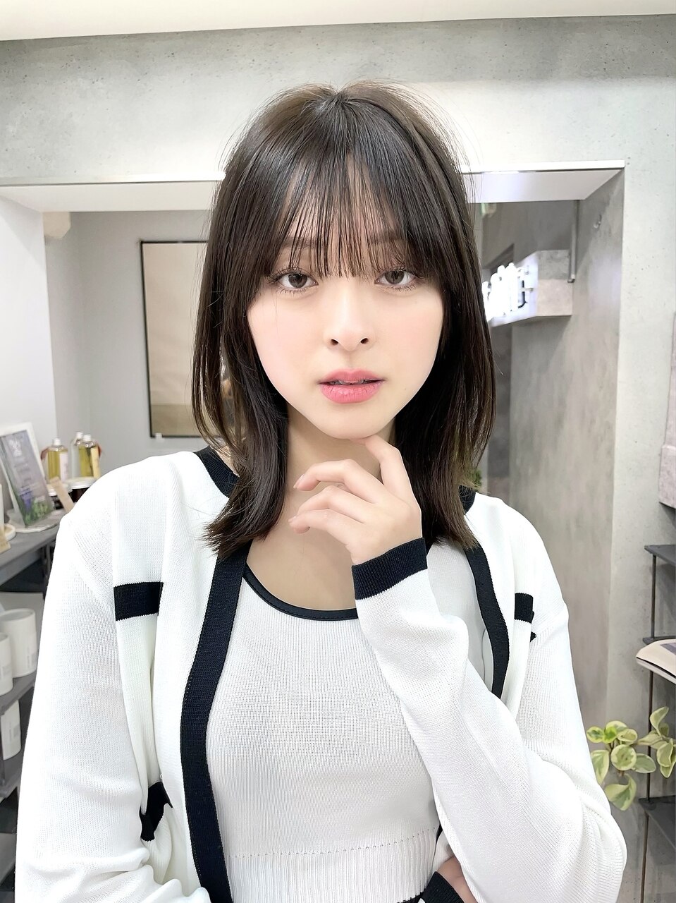 くびれミディ ミディアム レイヤーカット 20代30代 渋谷 前髪