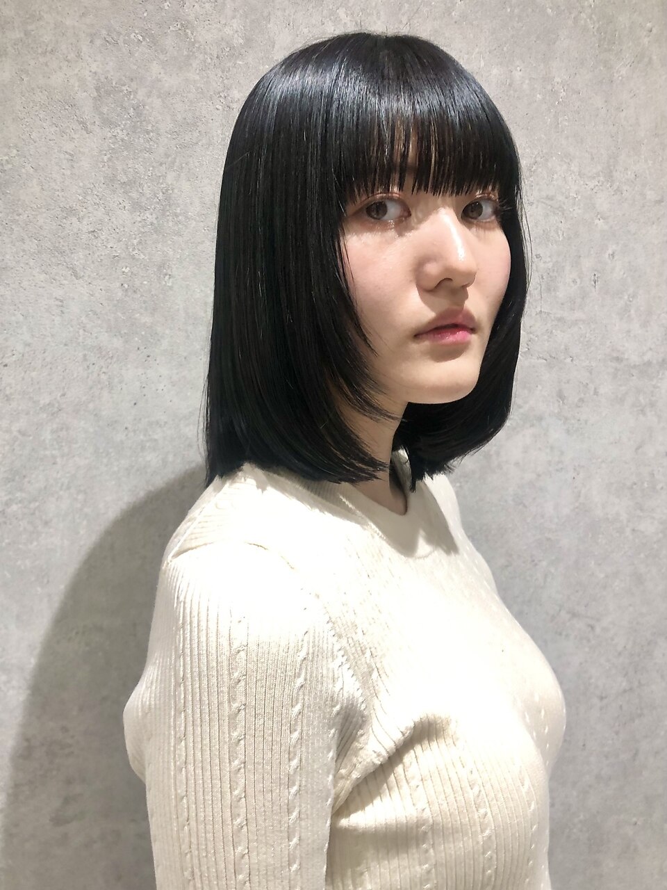 島田愛璃／顔まわりレイヤー 丸みボブ 大人かわいい 暗髪 