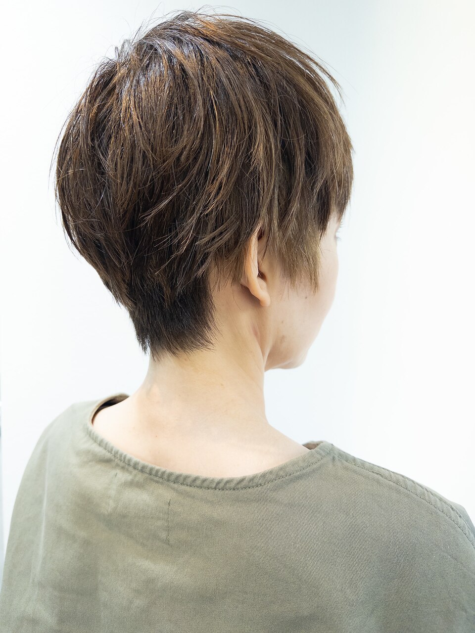 ステップボーンカット×白髪ぼかしカラー