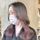 仕事でも問題なく隠せるインナーカラーピンク 表参道