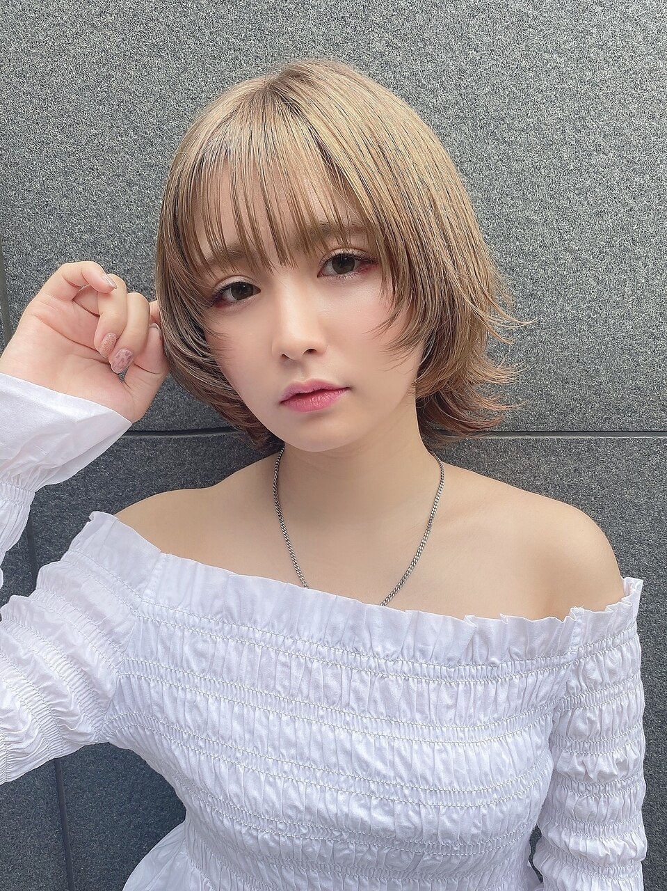 ミルクティーベージュ丸みショートウルフ