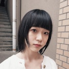 黒髪前髪ぱっつん顔まわりレイヤー