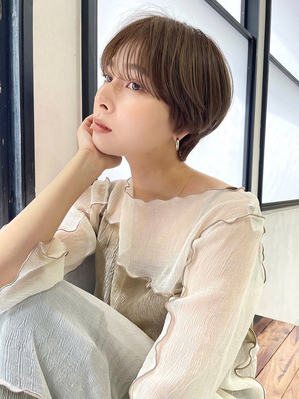 【TLUUS黒髪ココアベージュオリーブグレー小顔クラゲヘアー】