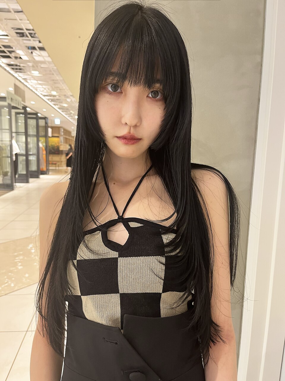 黒髪ロング透明感フェイスレイヤー姫カットグレーブラック