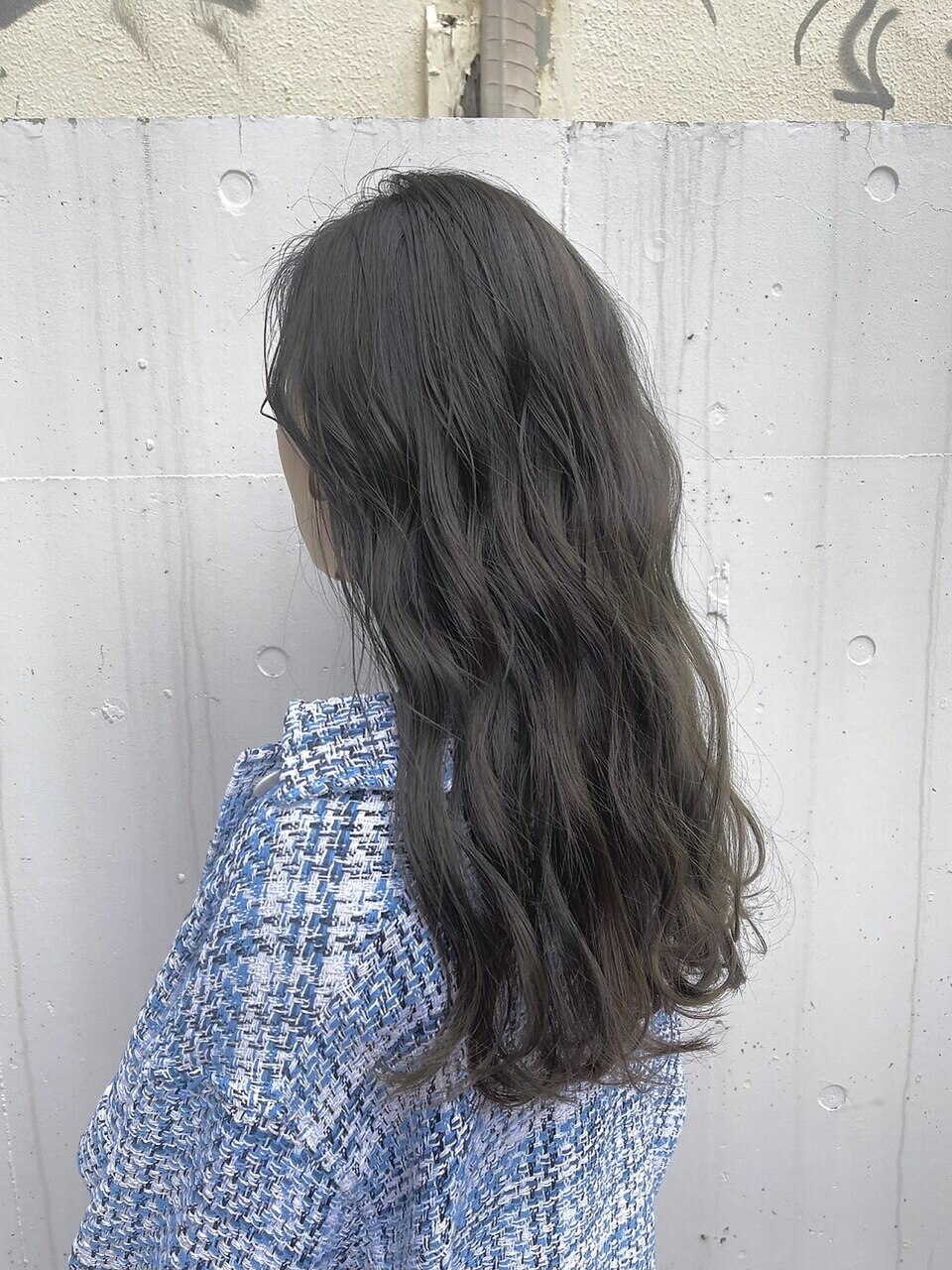 カーキグレージュ・ラフウェーブロング【神戸元町・三ノ宮】