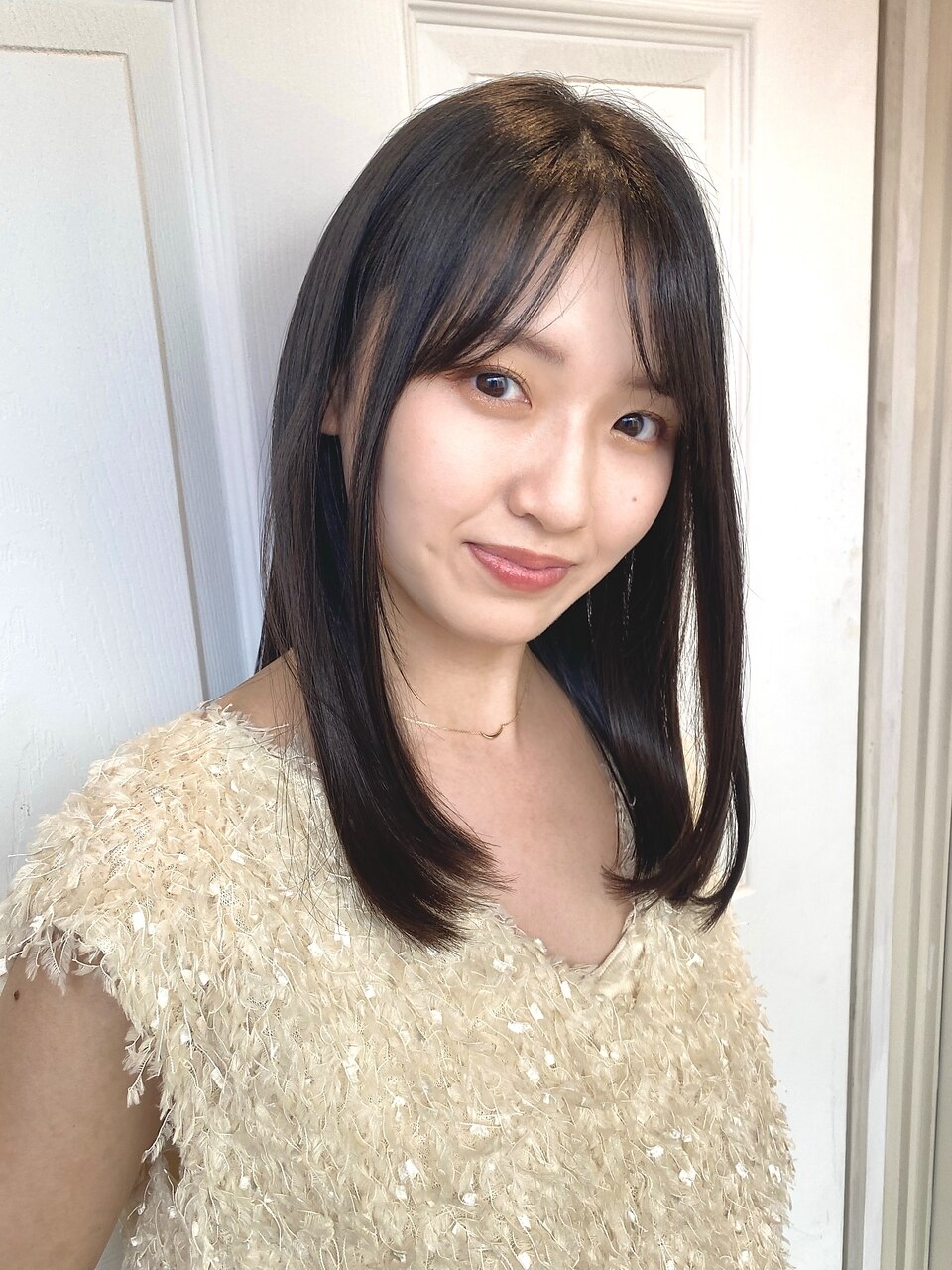 斜めバングで柔らかな前髪！簡単スタイリングのストレートヘア☆