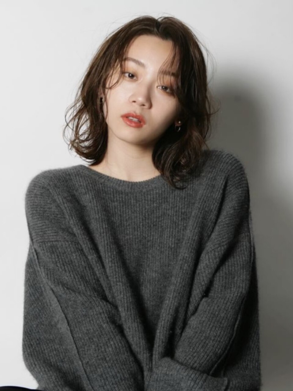 ミディアム くびれヘア 韓国ヘア ゆるめパーマ レイヤーカット